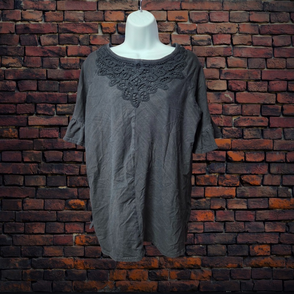 Suzanne Betro Womens Top Small‎ Gray Embroidered Neckline Flutter Sleeve Blouse